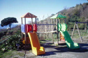 Isola d'Ischia. Piazzetta giochi bambini